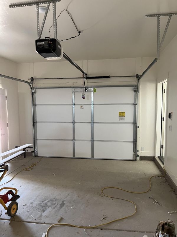 New insulated garage door installed in Tucson